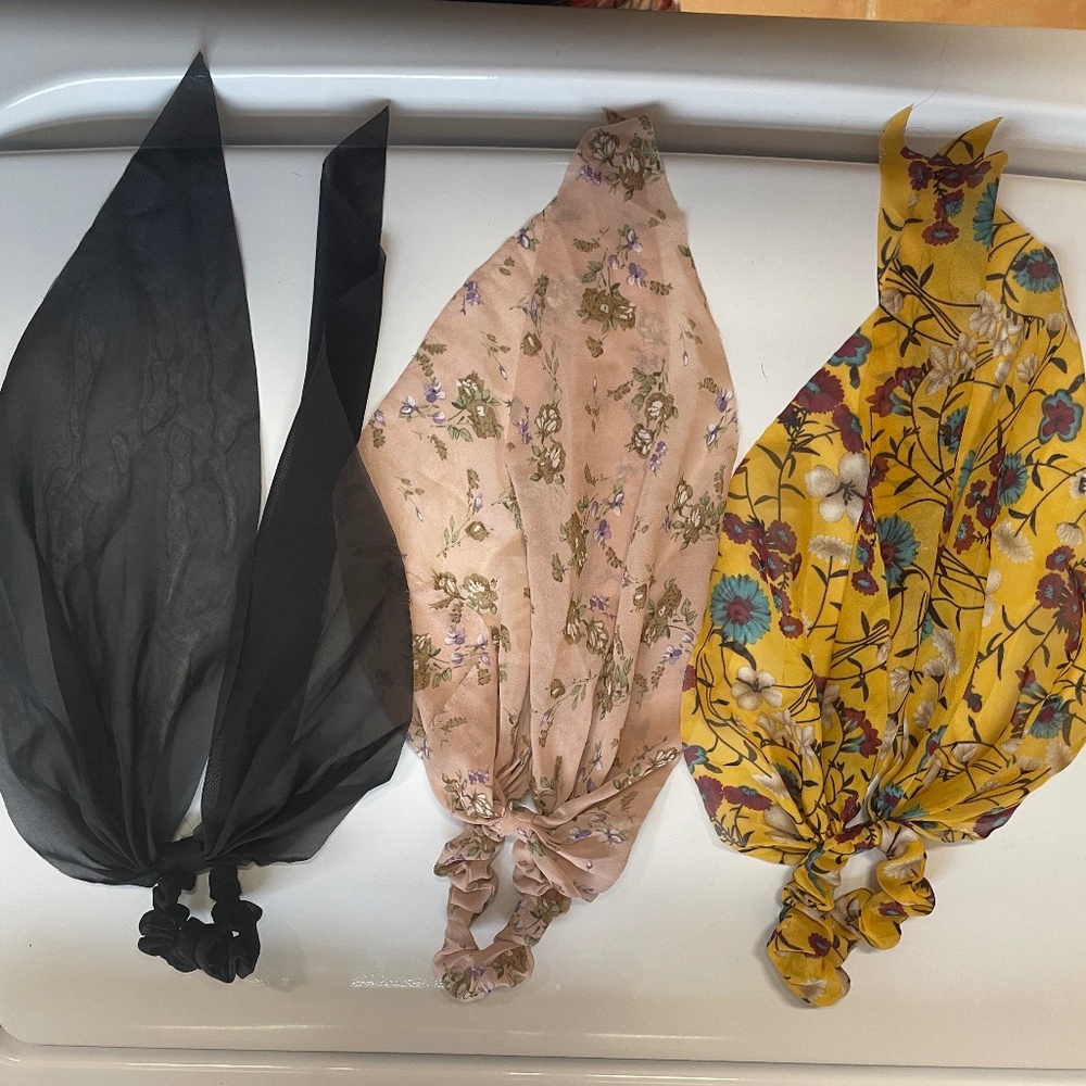 3 hair ties that tie in a bow